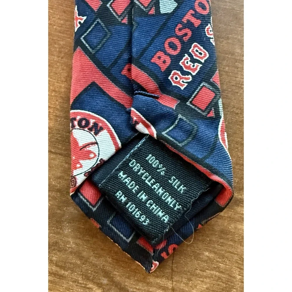 100% Silk Boston Red Sox Tie Excellent Condition‎ Red Blue Logo Baseball